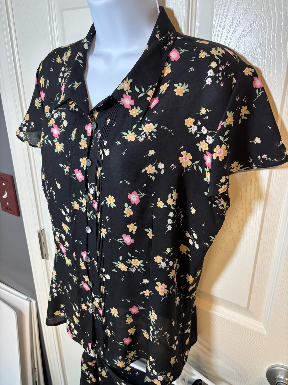 Jones New York black floral button up shirt size 10 and skirt Size: 12